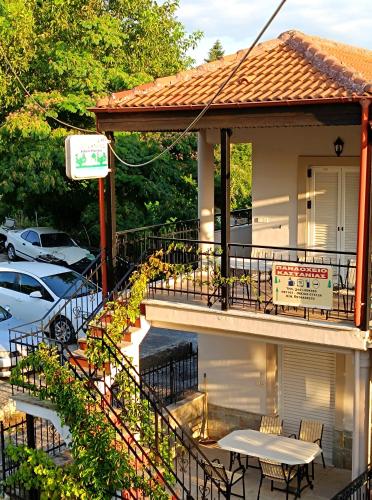  Πανδοχείο Λίμνης Πλαστήρα, Pension in Kastaniá bei Belokomíti