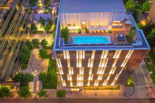 Buitenkant, HALL Arts Hotel Dallas, Curio Collection by Hilton near Thanks-Giving Square