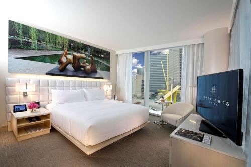 King Room image 3