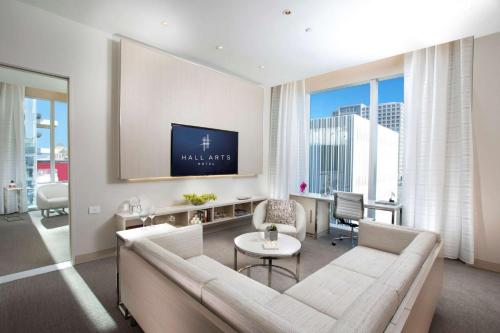 HALL Arts Hotel Dallas Autograph Collection - image 4