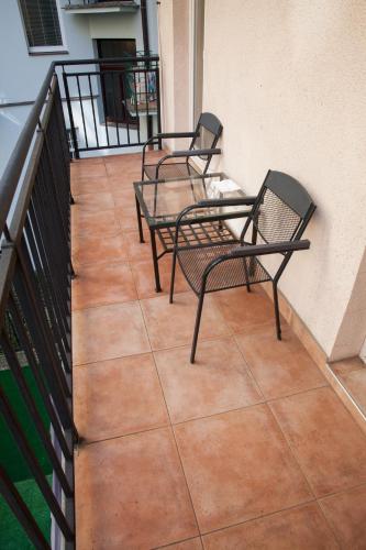 2B Pechackova family apartment with balcony by the river - image 9