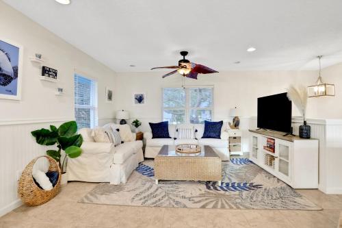 Salty Air Retreat in Crescent Beach, USA