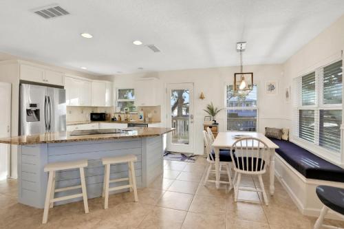 Salty Air Retreat in Crescent Beach, USA