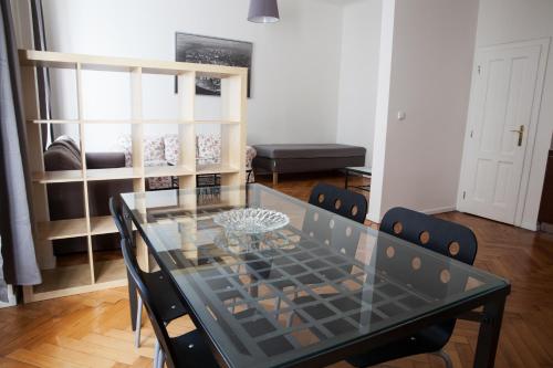 2B Pechackova family apartment with balcony by the river - image 7