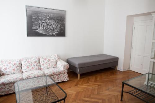 2B Pechackova family apartment with balcony by the river - image 5