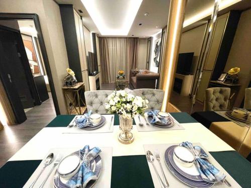 Erawan Luxury 2B2B Condo (2卧室豪华公寓古城中心)