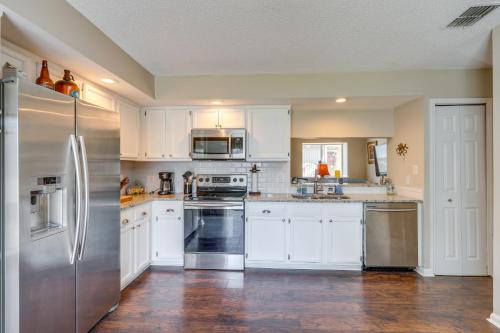 Ponte Vedra Beach Family Home 2 Mi to Beaches! in Ponte Vedra Beach, USA