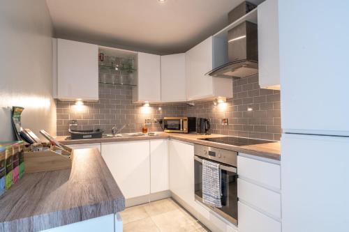 ห้องครัว, Belfast Quarters: 10th Floor Gem in แซนดี โรว์ แอเรีย