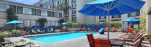 Cozy Unit at the Heart of Disneyland Holiday Inn Hotel