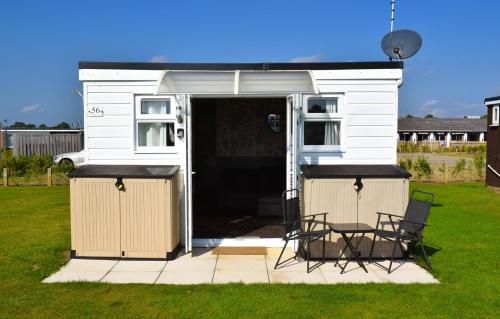 Immaculately Presented Detached Family Chalet - 5 mins to beach, nr Great Yarmouth & Norfolk Broads