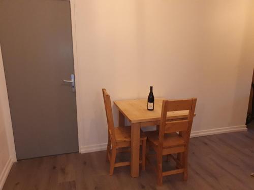 Chalet Jaune CHAMECHAUDE in Sarcenas