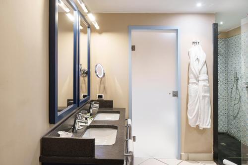 494132950 Therasia Resort Sea and SPA - The Leading Hotels of the World