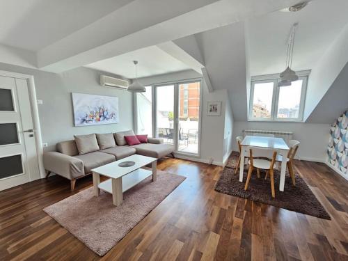 Modern & Spacious Duplex: Prime Skopje Location!, Skopje