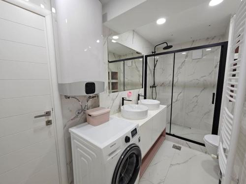Modern & Spacious Duplex: Prime Skopje Location!, Skopje (photo 7)
