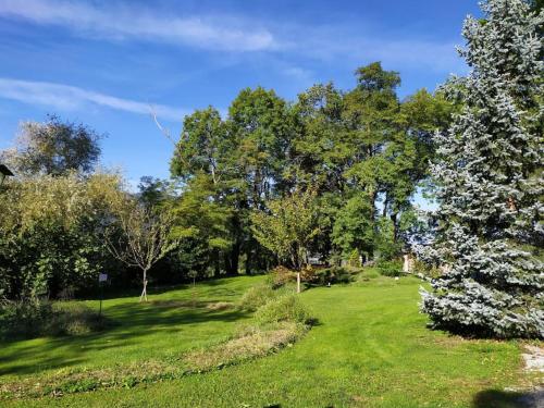 Gite Arthur et Germaine Maisonnette à la campagne avec un grand jardin