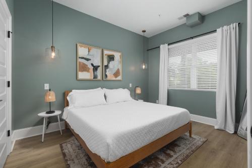 Chic and Cozy Designer Condo 3 Miles to Downtown in Nashville, USA