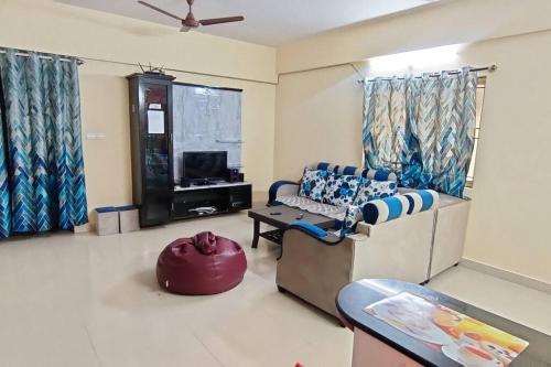 Spacious 3bhk furnished flat.superb set up