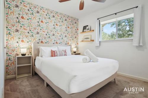 EV Ready Chic WFH Oasis Covered Patio and Pets Ok in Austin, USA