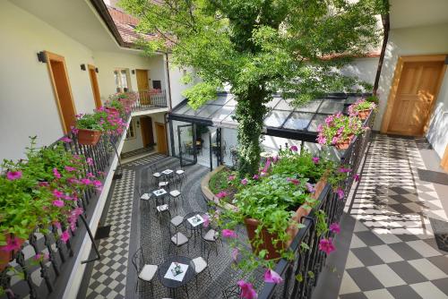 Hotel At the White Lily, Praha