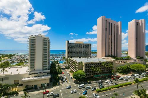 One Bedroom Condos with Lanai near Ala Wai Harbor - Perfect for 2 Guests