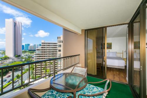 One Bedroom Condos with Lanai near Ala Wai Harbor - Perfect for 2 Guests