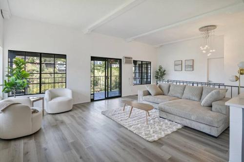 Private, Serene Hollywood Hills Home in Los Angeles, USA