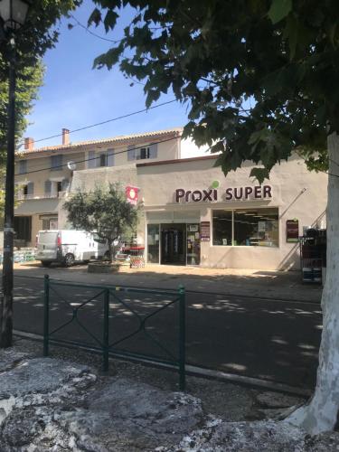 Üzletek, Appartement climatisé au pied du Mont Ventoux (Appartement climatise au pied du Mont Ventoux) in Malemort-du-Comtat
