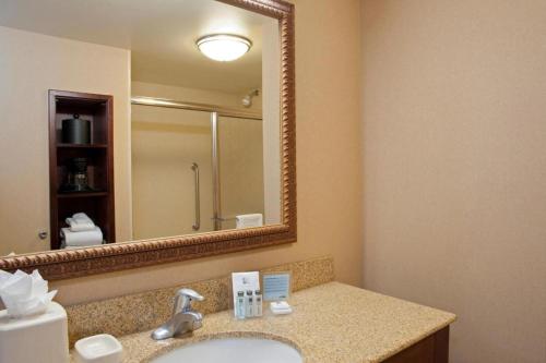 Hampton Inn & Suites Bloomington Normal - image 2