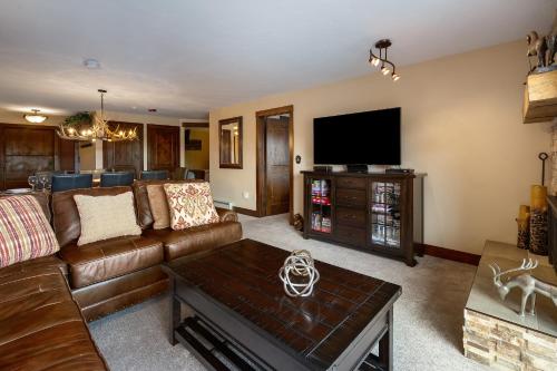 Three-Bedroom Apartment image 9