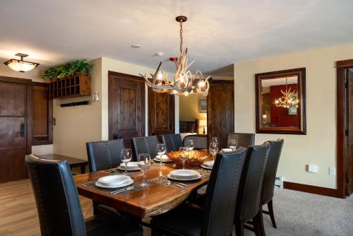 Three-Bedroom Apartment image 7