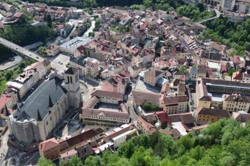 Appartement tout équipé proche du centre avec terrasse