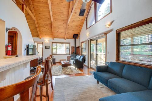 Serene South Lake Tahoe Getaway with Spacious Deck!