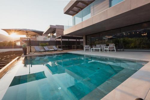Beautiful villa with private pool near sea