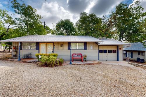 AO Garage House in Ingram, USA
