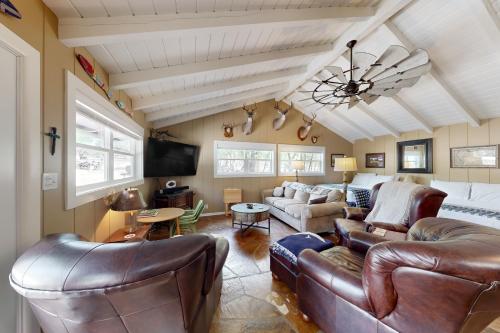 AO Garage House in Ingram, USA