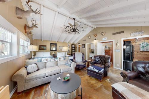 AO Garage House in Ingram, USA