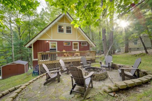 Beech Mountain Chalet with Deck, Fire Pit and Grill! in Beech Mountain, USA
