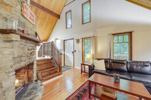 Beech Mountain Chalet with Deck, Fire Pit and Grill! in Beech Mountain, USA