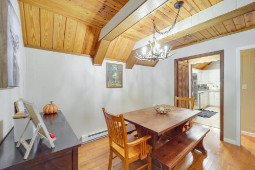 Beech Mountain Chalet with Deck, Fire Pit and Grill! in Beech Mountain, USA