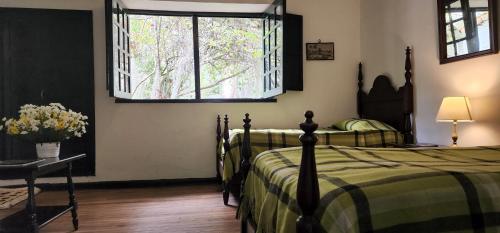 2 twin beds