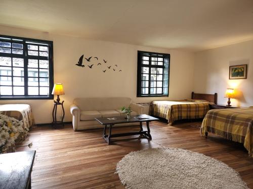 4 twin beds