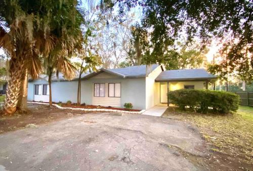 Cute downtown home by Depot Park in Gainesville, USA
