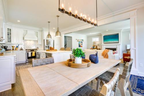 Sleek Long Branch Vacation Rental with Pool and Patio! in لونج برانش