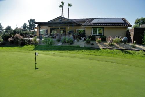 B&B Poway - Cottage On The Greens - Studio - Bed and Breakfast Poway