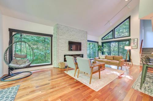 2 Mi to Lake Modern Harbor Springs Home with Grill!