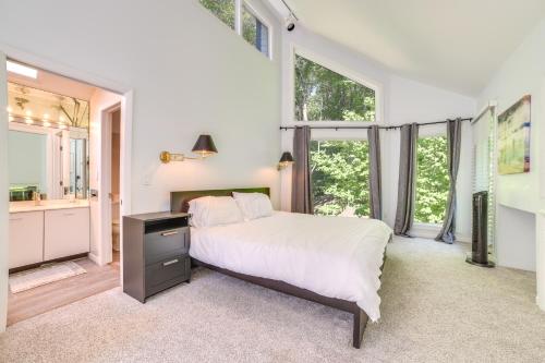 2 Mi to Lake Modern Harbor Springs Home with Grill!