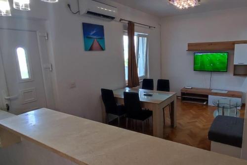 Three-Bedroom Holiday Home  image 10