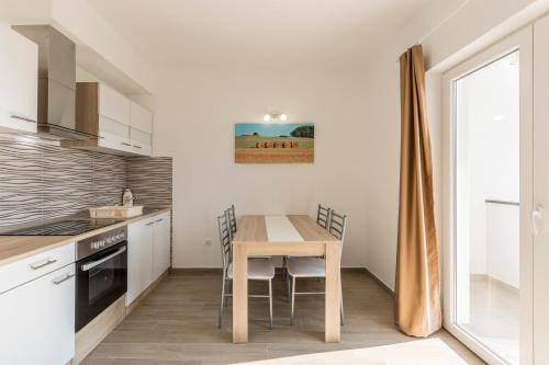 Family friendly house with a swimming pool Podstrana Split - 21718 - image 5