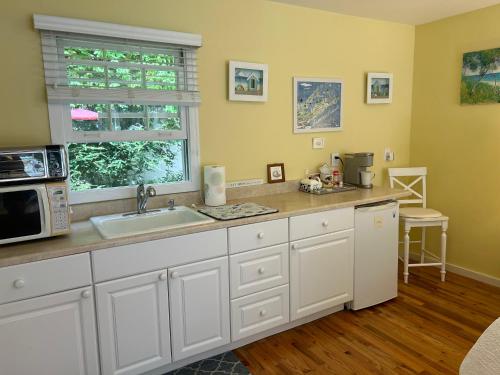 Hamptons private guest cottage in Remsenburg, USA