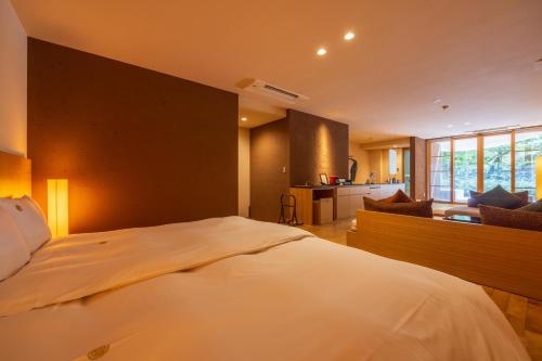 Junior Suite with Open-Air Bath and Tatami "Shizuku" 